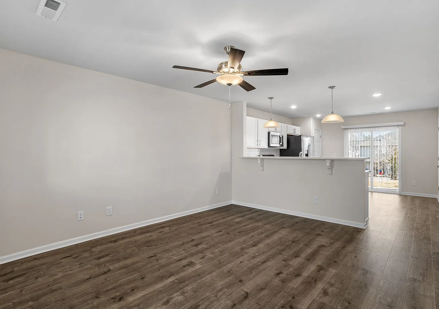 2 bd 2.5 ba townhome — Photo 2