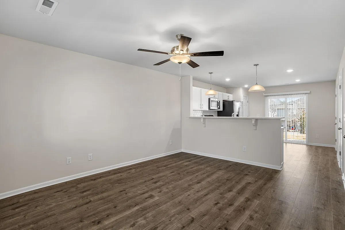 Building Photo - 1041 Peony Ln