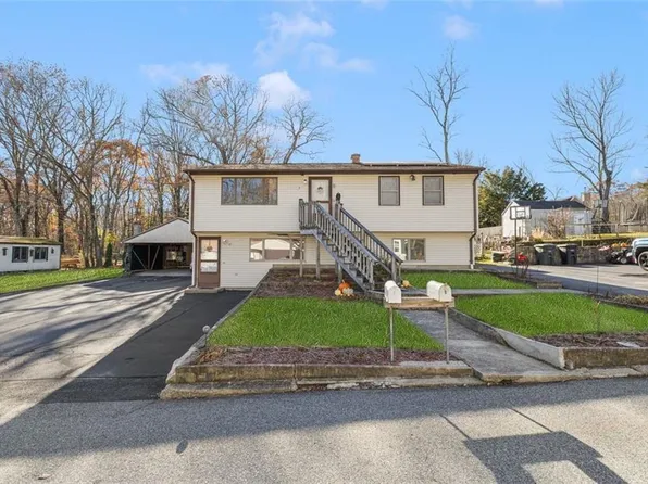 9-11 Regent St, Coventry, RI 02816