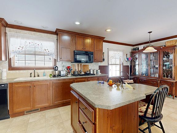 3rd image of 8 Sheldon Place