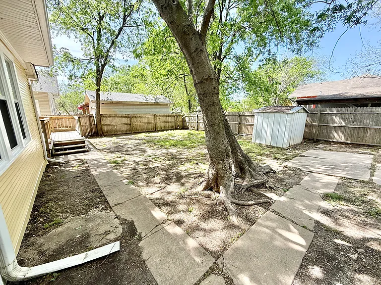 1201 E Lamar St — Photo 42