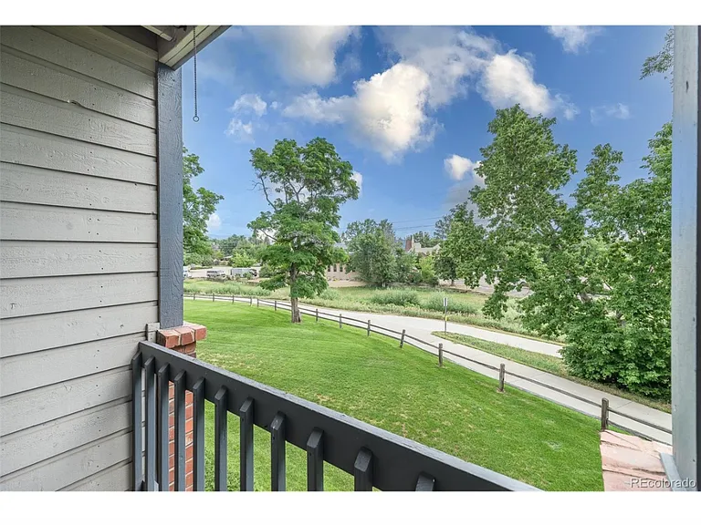 2727 Folsom St #211 — Photo 15