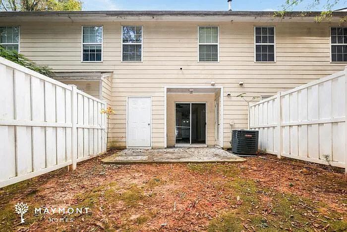 2 bed, 3.5 bath, 1350 sqft, $1,545 — Photo 2