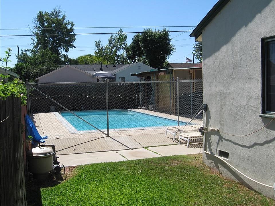 2nd image of 617 N Vallejo Way