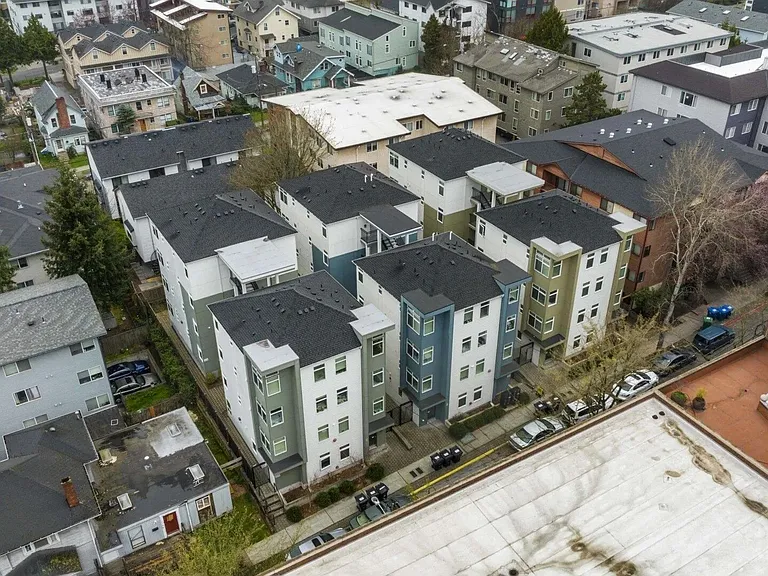 Radian Apartments — Photo 8