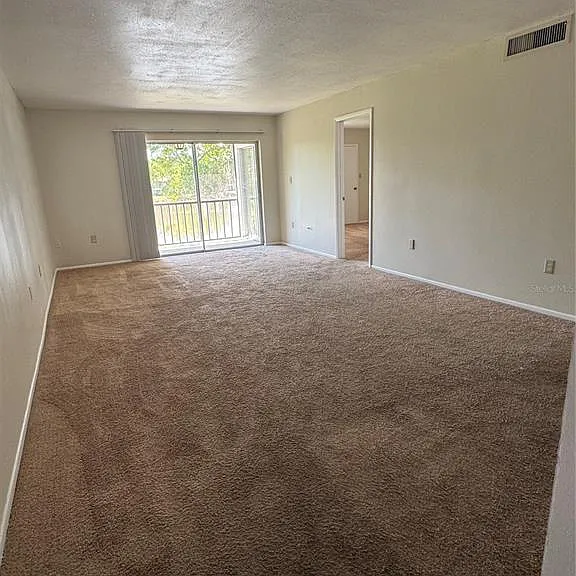 212 Cypress Ln — Photo 4
