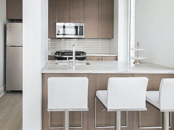 4th image of 86 Fleet Pl APT 21Q