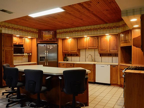 3rd image of 520 E Groat Rd