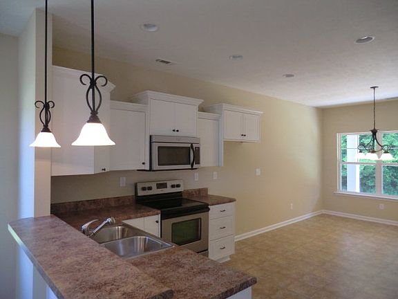 3rd image of 637 Fox Haven Dr