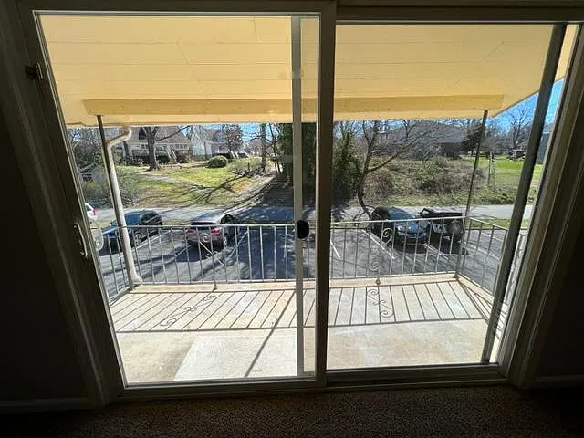 2 bed, 1.5 bath, 950 sqft, $975 — Photo 2