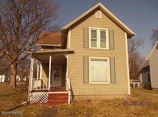 917 8th St, Three Rivers, MI 49093