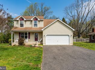 1392 Woodlawn Ave, Vineland, NJ 08360