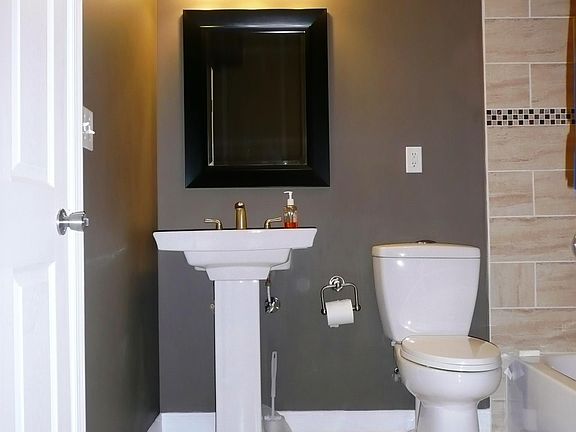 Hotel-inspired bathroom