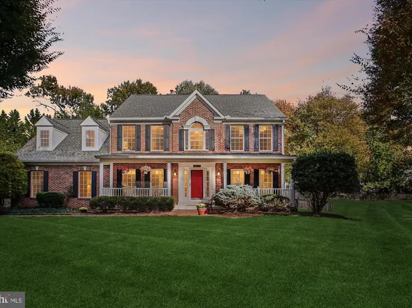 12905 Tarragon Ct, Herndon, VA 20171