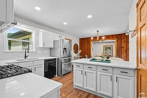 1727 W 26th St — Photo 5