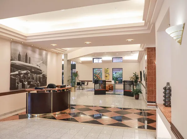 Symphony Center Apartments