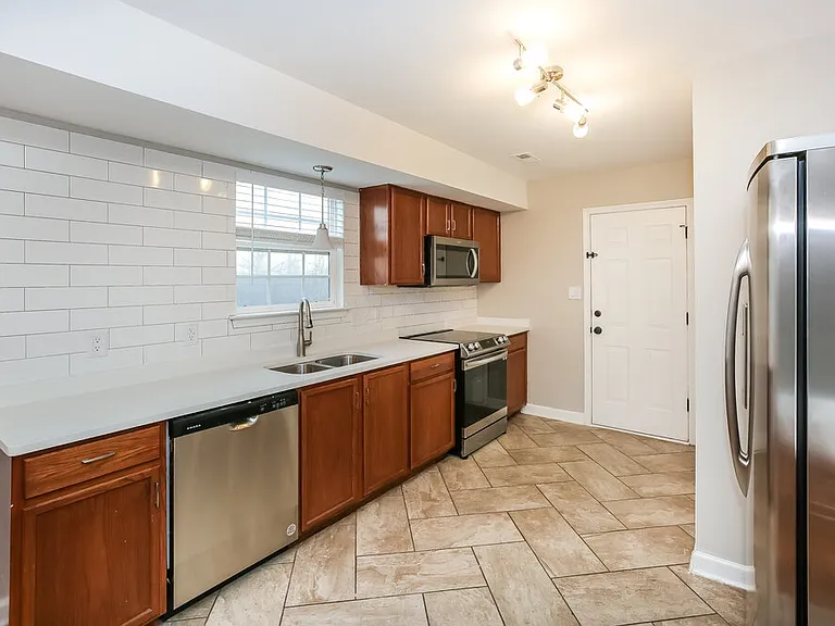 434 Glencroft Dr — Photo 8