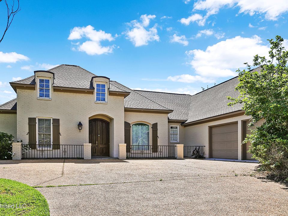 1st image of 116 Woodbury Park Pl