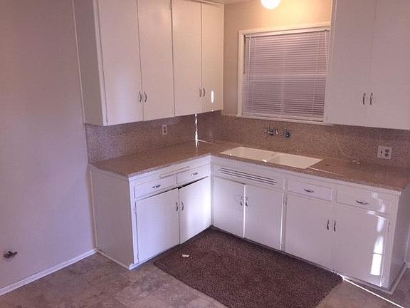 2nd image of 1356 Windsor Dr