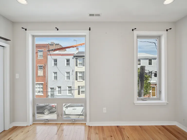 1246 E Fletcher St — Photo 14
