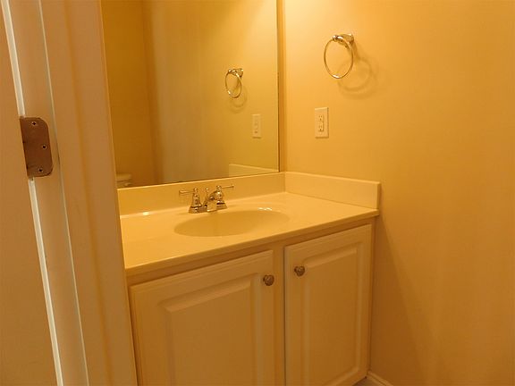 5th image of 72 Logan Ln