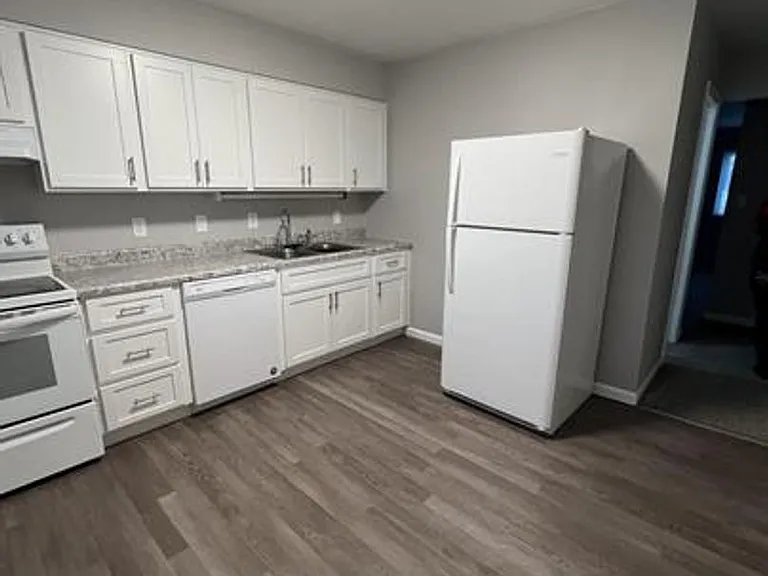 1802 Myers Ave — Photo 8