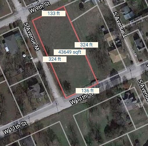 2nd image of 300 S Avenue L