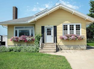 1105 10th St, Grundy Center, IA 50638