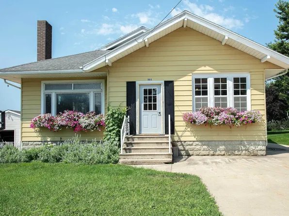 1105 10th St, Grundy Center, IA 50638