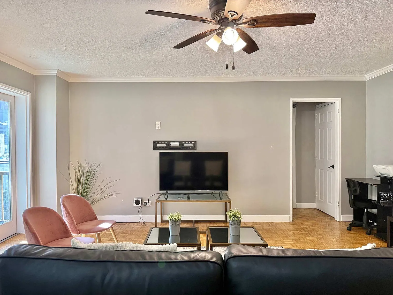 2 bed, 2.0 bath, 592 sqft, $2,406 — Photo 2