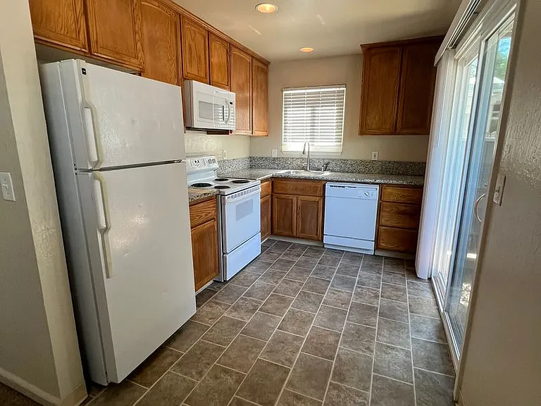 1143 W 1st St — Photo 16
