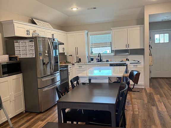 3rd image of 312 Colchester Dr