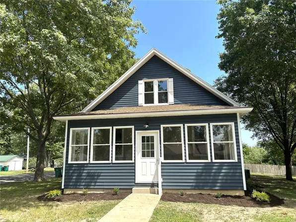 700 E 5th St, Okawville, IL 62271
