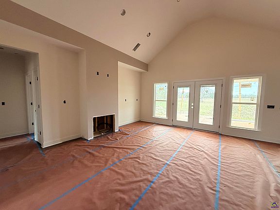 3rd image of 450 Jones Rd