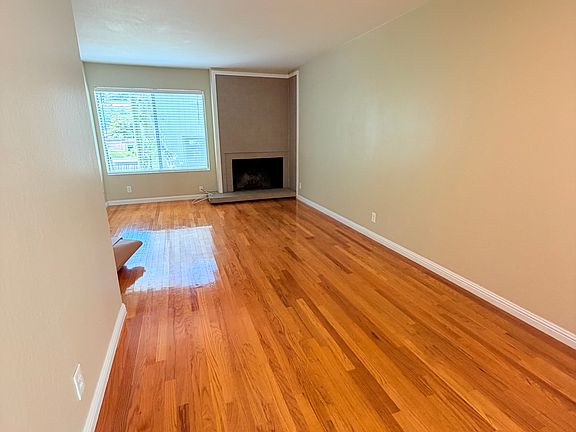 3rd image of 111B Ascot Ct