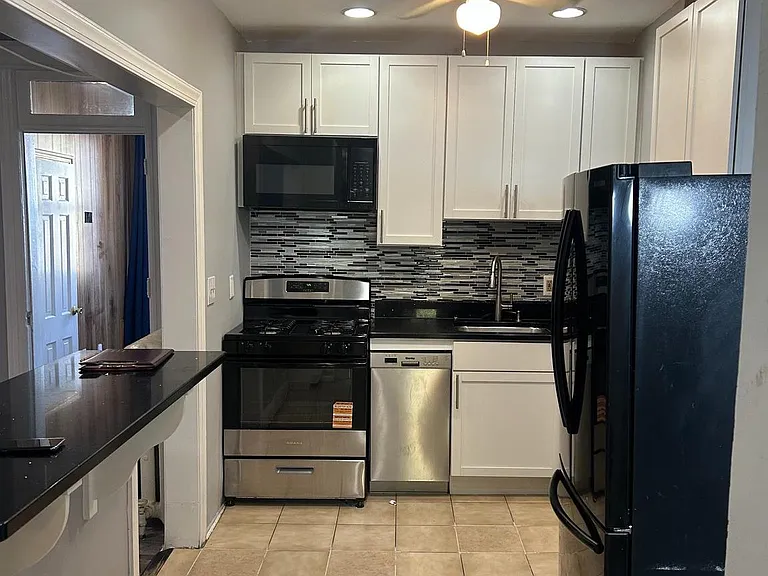 735 Princeton Pl NW — Photo 3