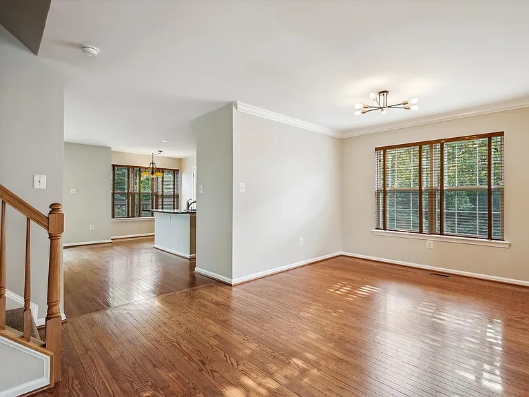 6733 Sullivan Way — Photo 8