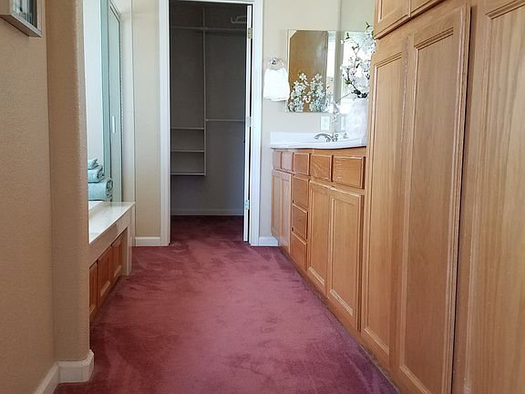 2nd image of 32 Idlewood Dr