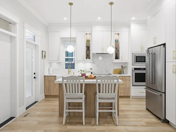 7115 206th St, Langley, BC V2Y 1T1