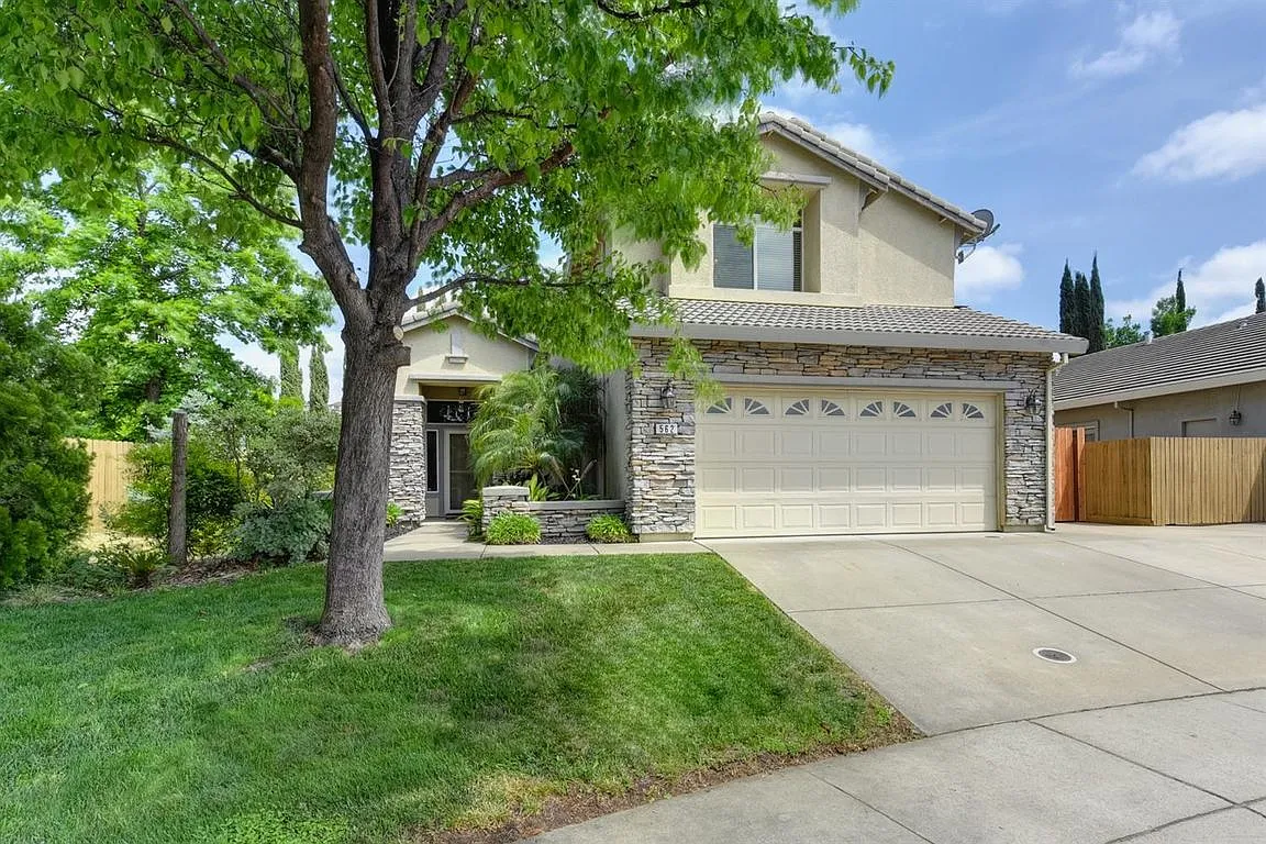 562 Kilsyth Ct photo 1
