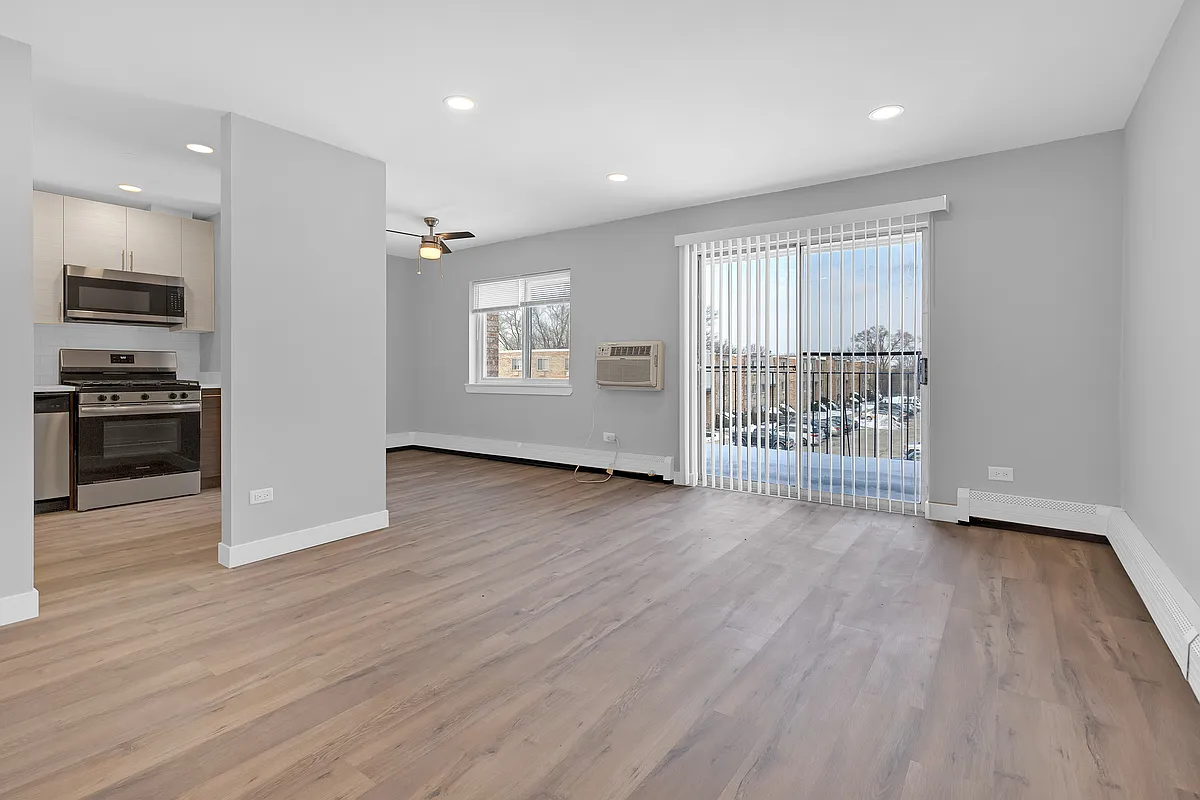 Building Photo - 840 W College Blvd #202