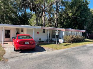 22 Holly Dr, Tavares, FL 32778