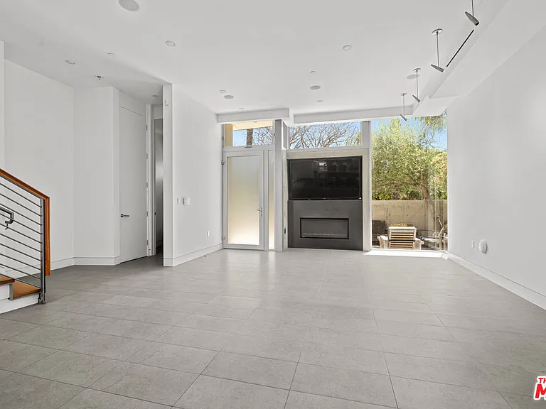 1217 Cabrillo Ave — Photo 6