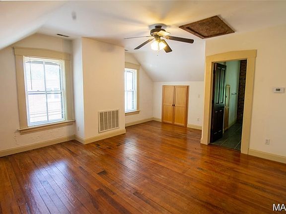 4th image of 929 N 3rd St APT 4