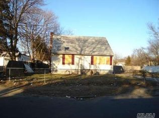 7 Centerwood St, West Babylon, NY 11704