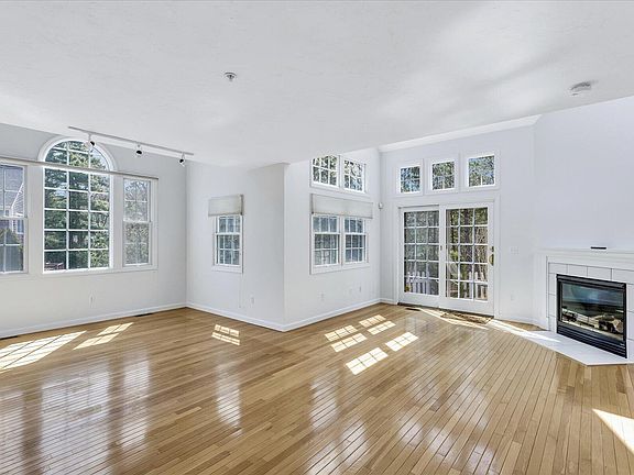 5th image of 9 Red Cedar Road UNIT 9