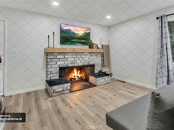 4th image of 377 Hillside Rd