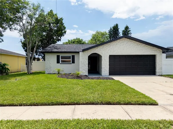 8324 Denise Dr E, Seminole, FL 33777