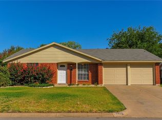 720 SW Sundown Trl, Burleson, TX 76028