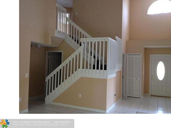 4th image of 300 NW 189th Ter